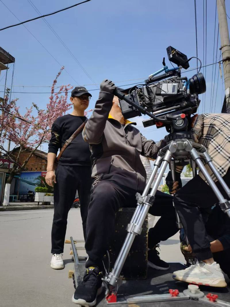 镇海区广告片拍摄：快消品牌爆款之选，网感内容适配社媒传播！